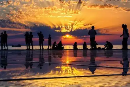 Zadarski zalazak sunca – Top 4 mjesta za uživanje 🌅