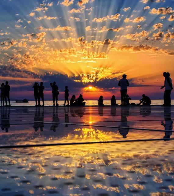 Zadarski zalazak sunca – Top 4 mjesta za uživanje 🌅